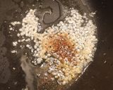 Foto del paso 3 de la receta: Tallarines con gambas al ajillo