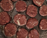 Foto del paso 4 de la receta: Galletas de harina de garbanzos, cacao y frutos secos en sartén