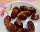 A picture of step 1 of Chocolate stuffed khajoor.