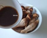 Hình bước làm 3 của món Nấm MỐI đen kho tiêu 🍄