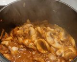รูปขั้นตอนการทำที่ 3 ของ Stroganoff แบบง่ายจากซุปเห็ดกระป๋อง ใส่มะกะโรนี