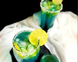 A picture of step 7 of Blue Curacoa Lemonade.