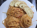 Pastas con jamón y salsa napolitana