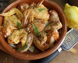 Foto del paso 2 de la receta: Alones de pollo con salsa de cebolla y laurel