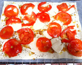 Foto del paso 4 de la receta: Pizza margarita con huevos de codorniz
