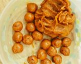 صورة لخطوة 1 من وصفة معمول بالتمر هش ولذيذ يذوب بالفم 😋🥨