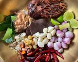 รูปขั้นตอนการทำที่ 1 ของ แกงส้มผักรวมพริกแกงสี่ภาค😅🌶️🧄