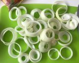 Foto langkah ke 2 dari resep Hot & Spicy Onion Ring (Crispy!).