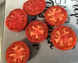 Une image de l'étape 1 de Tomates aux épices, persil et parmesan.