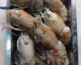 Foto langkah ke 1 dari resep Sup Udang Galah Jamur Kuping.