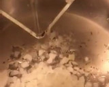 Foto del paso 2 de la receta: Habas mini con salchichas frescas