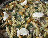 Foto del paso 6 de la receta: Fideos con espinaca y pollo
