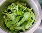 A picture of step 1 of Palak & Cucumber Masala Juice.