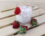 Foto langkah ke 5 dari resep Es Susu Stroberi Yakult.