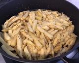 Une image de l'étape 6 de Bâtonnets de pommes de terre charlotte aux herbes aromatiques et tomates séchées.