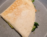 Foto del paso 4 de la receta: Tortilla wraps hack de salmón (quesadilla)