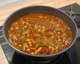 Foto del paso 5 de la receta: Garbanzos con pimientos y calabacín al curry rojo de cerveza