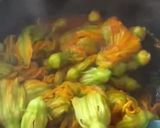 Foto del paso 3 de la receta: Flor de calabaza en salsita