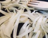 Foto del paso 1 de la receta: Guisantes con cebolla caramelizada