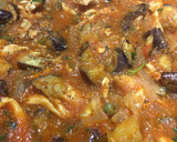 Foto del paso 7 de la receta: Pollo en salsa de tomate aromático con hierbas y alcaparras