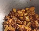 Foto langkah ke 6 dari resep Oseng Kentang Telur Kecap Mentega Kilat.