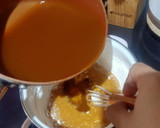 Foto langkah ke 4 dari resep Caramel Cake (Bolu Sarang Semut).