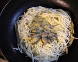 Foto del paso 3 de la receta: Salsa de brotes de cebolla blanca, champignon y ciboulette para tallarines