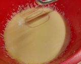 A picture of step 4 of Basic chocolat cake: normal and pimped.