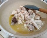 Foto langkah ke 3 dari resep Ayam Kecap Mentega Simple.