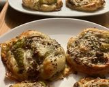 Foto del paso 12 de la receta Rollos de hojaldre, rellenos de verduras de temporada y jamón ibérico