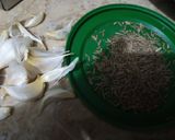 A picture of step 1 of Kairi ki chutney.