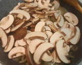 Foto del paso 2 de la receta: Lomo encebollado con champiñones