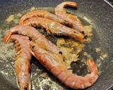 Foto del paso 3 de la receta: Rape con gambones
