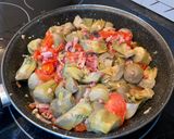 Foto del paso 8 de la receta: Alcachofas salteadas con jamón bacon y tomate