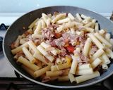 A picture of step 4 of Maccheroni with Sliced Cold Cuts and Peppers.