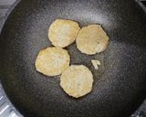 A picture of step 3 of Chicken Oatmeal Burger.