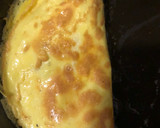 Foto del paso 4 de la receta: Omelette con muzzarella tomate y aceitunas.... una delicia de 5 minutos!