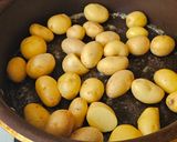 Foto del paso 2 de la receta: Papitas cambray con perejil