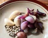Foto langkah ke 1 dari resep Pergedel Kentang isi Bayam Sosis.