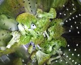 A picture of step 2 of Broccoli Tempura Fry (no onion garlic).