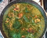 Foto del paso 5 de la receta: Albóndigas de pollo en salsa de Espinacas