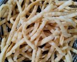Foto langkah ke 4 dari resep Stick Bawang / Keripik Bawang.