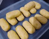 Foto langkah ke 3 dari resep Kroket kentang isi daging.