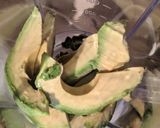 A picture of step 1 of Avocado Mayonnaise.