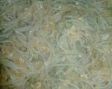 Foto del paso 4 de la receta: Fideos revueltos con colchón de arvejas y cebolla