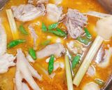 Hình bước làm 3 của món Lẩu gà ớt hiểm nấu bằng gia vị lẩu thái nêm sẵn