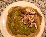 Foto del paso 5 de la receta: Wraps caseros rellenos de pollo, palta, tomate y cebolla