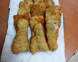 Foto del paso 4 de la receta: Chuletas de merluza frita con papas arrugás y mojo de pimiento