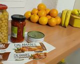 Foto del paso 1 de la receta: Garbanzos de bote con pimientos de piquillo, calamares en salsa americana y mejillones de lata