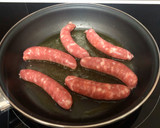 Foto del paso 1 de la receta: Salchichas en salsa al vino